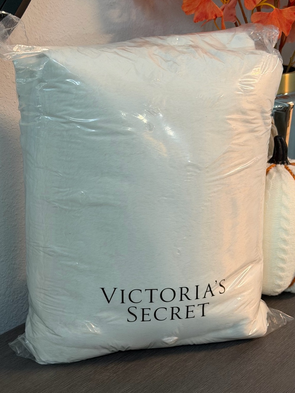 NEW Victoria's Secret Faux Fur Blanket in Ivory